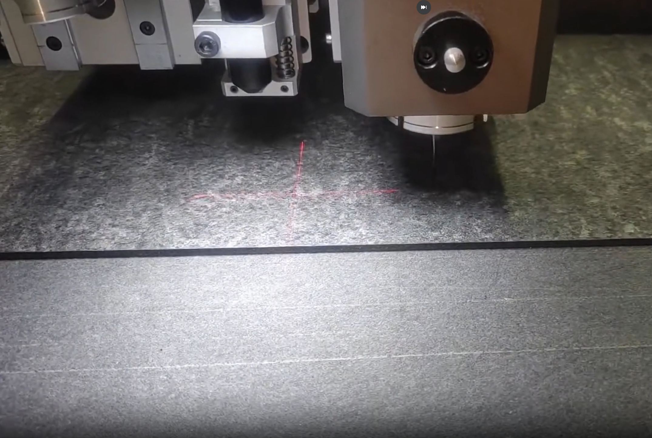 Резка техпластины ТМКЩ 4 мм на плоттере Ruizhou серии RZCRT