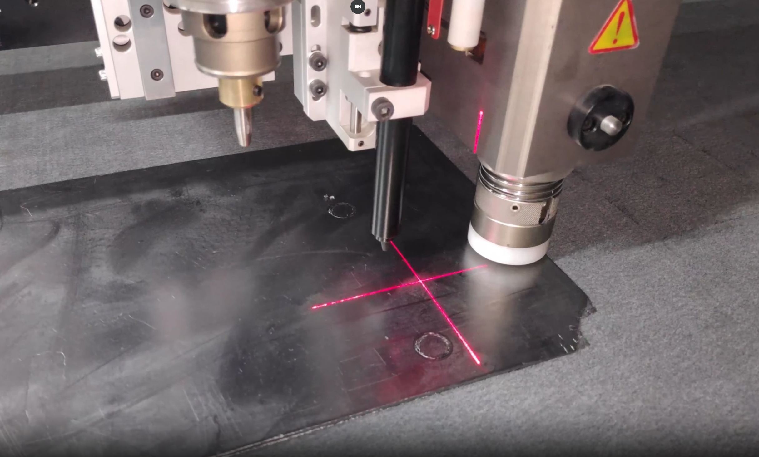 Резка материала ВАТИ-ГТ 600 (ТРГ) на плоттере Ruizhou серии RZCRT