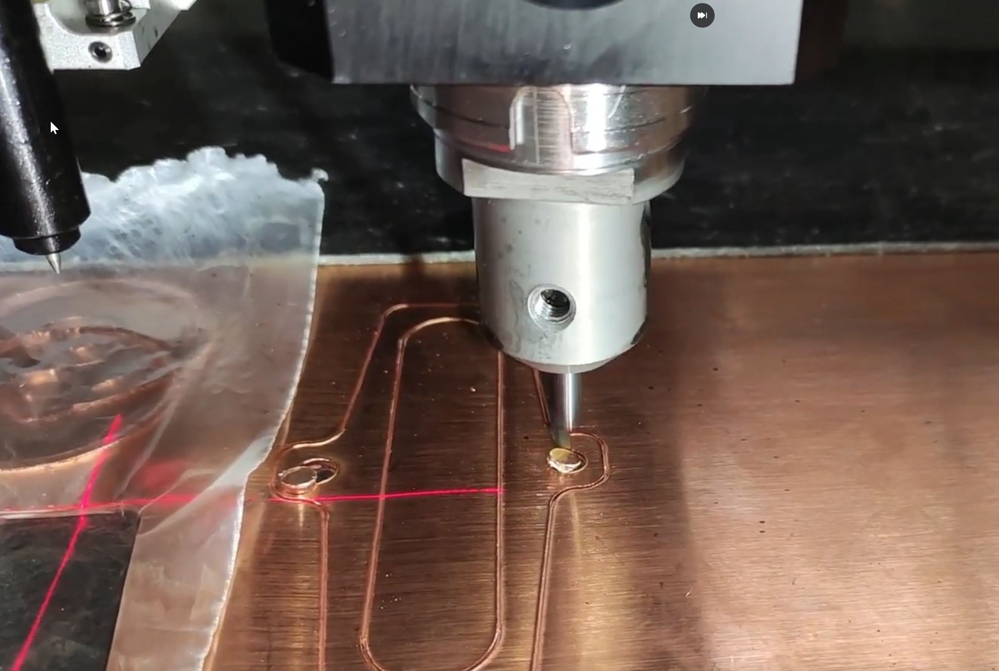 Плоттер Ruizhou режет медь толщиной 1 мм головой POT9K